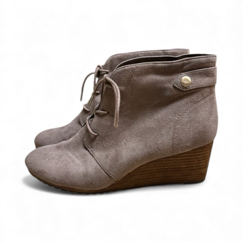 Dr. Scholl’s Suede Wedge Ankle Booties Taupe NWOB Size 9 (Fits 8.5–9)